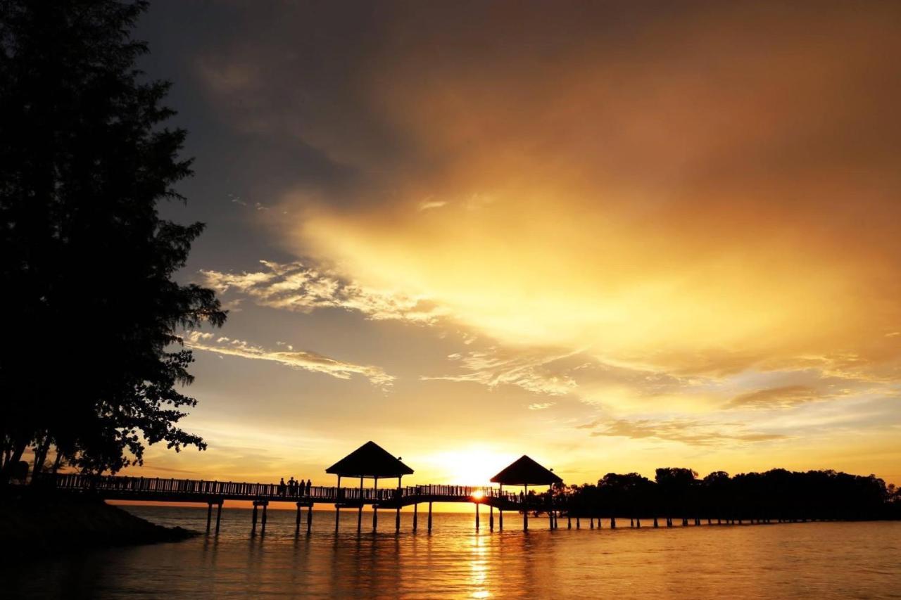 Smilez Homestay H102 & A306 At Pd Perdana Kondo Resort Port Dickson Ngoại thất bức ảnh